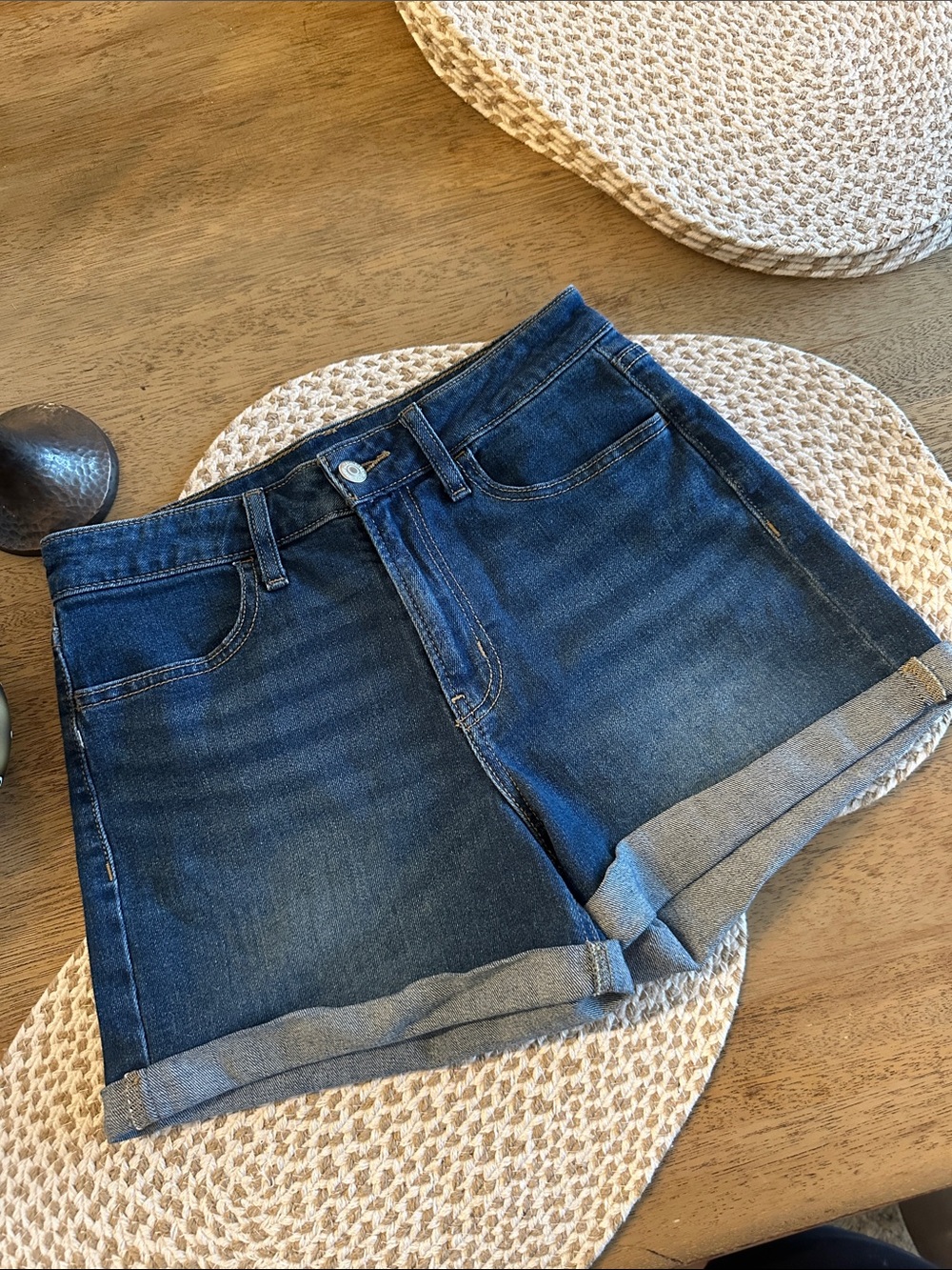 Old Navy WOW high waist Dark Blue Denim Roll-Hem Women’s Jean Shorts sz 2 EUC